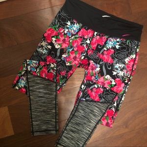 La Gear Yoga Pants Ladies